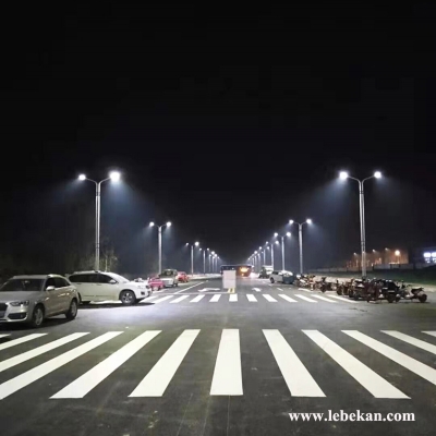 What he difference between Led street lights and ordinary street lights?